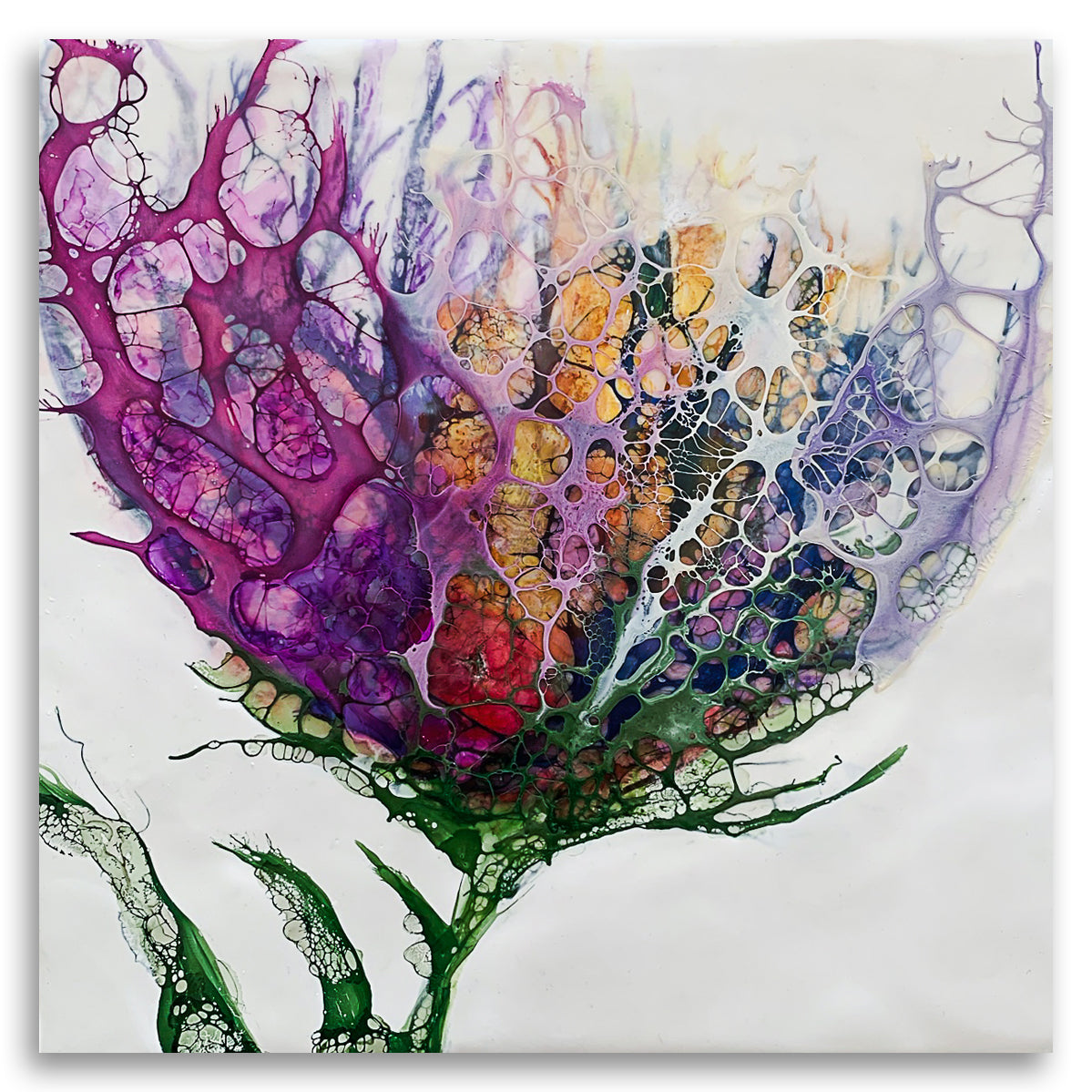 abstraktes Enkaustik Kunstwerk zeigt einen violetten Blumenkelch