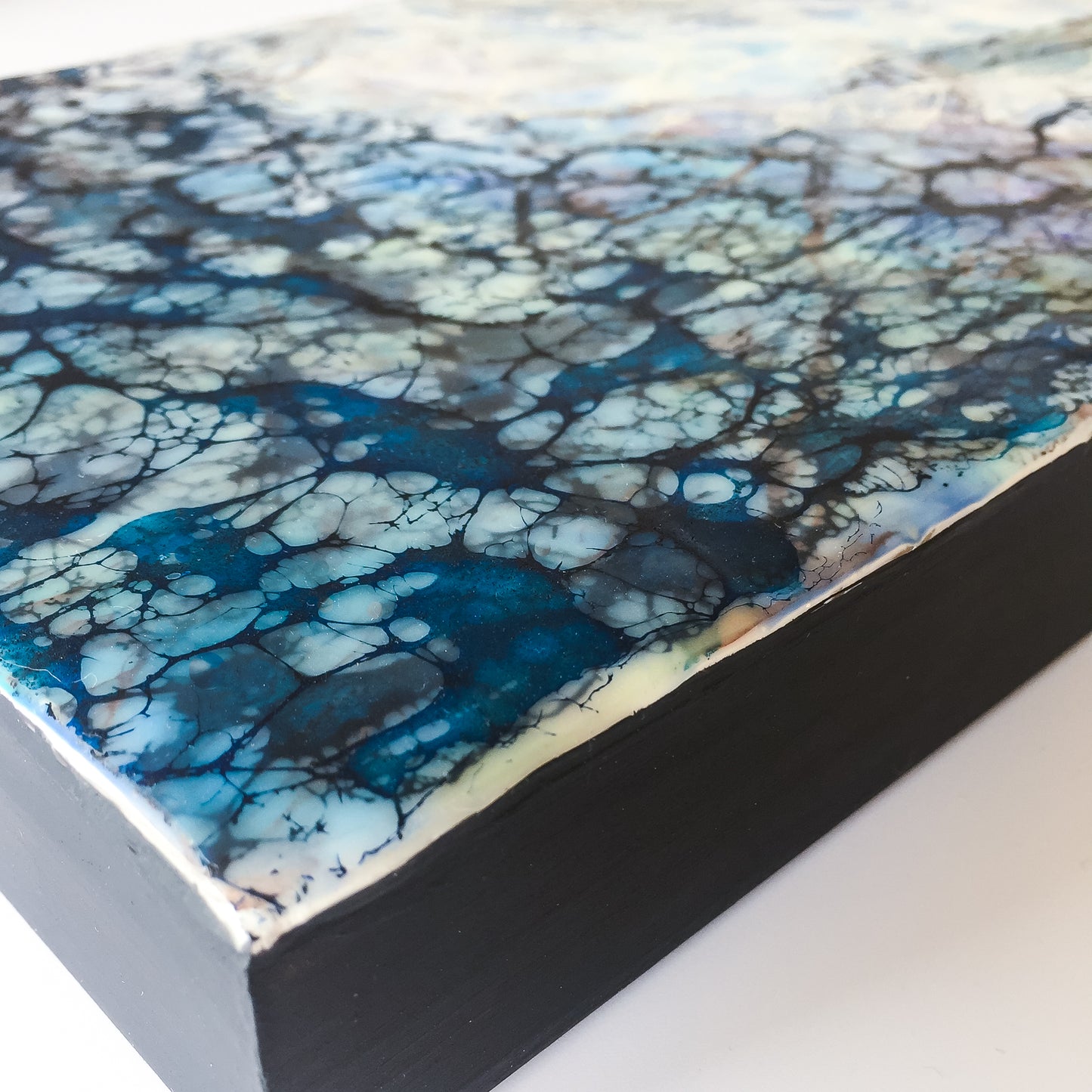 Detailansicht eines hochwertigen Kunstwerkes zeigt die Strukturen der Oberfläche