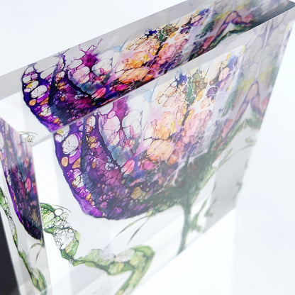 Kunstdruck in Acrylglas zeigt eine violette Blume