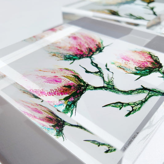 Blumenbild mit roten Blumenblüten auf Acrylglas