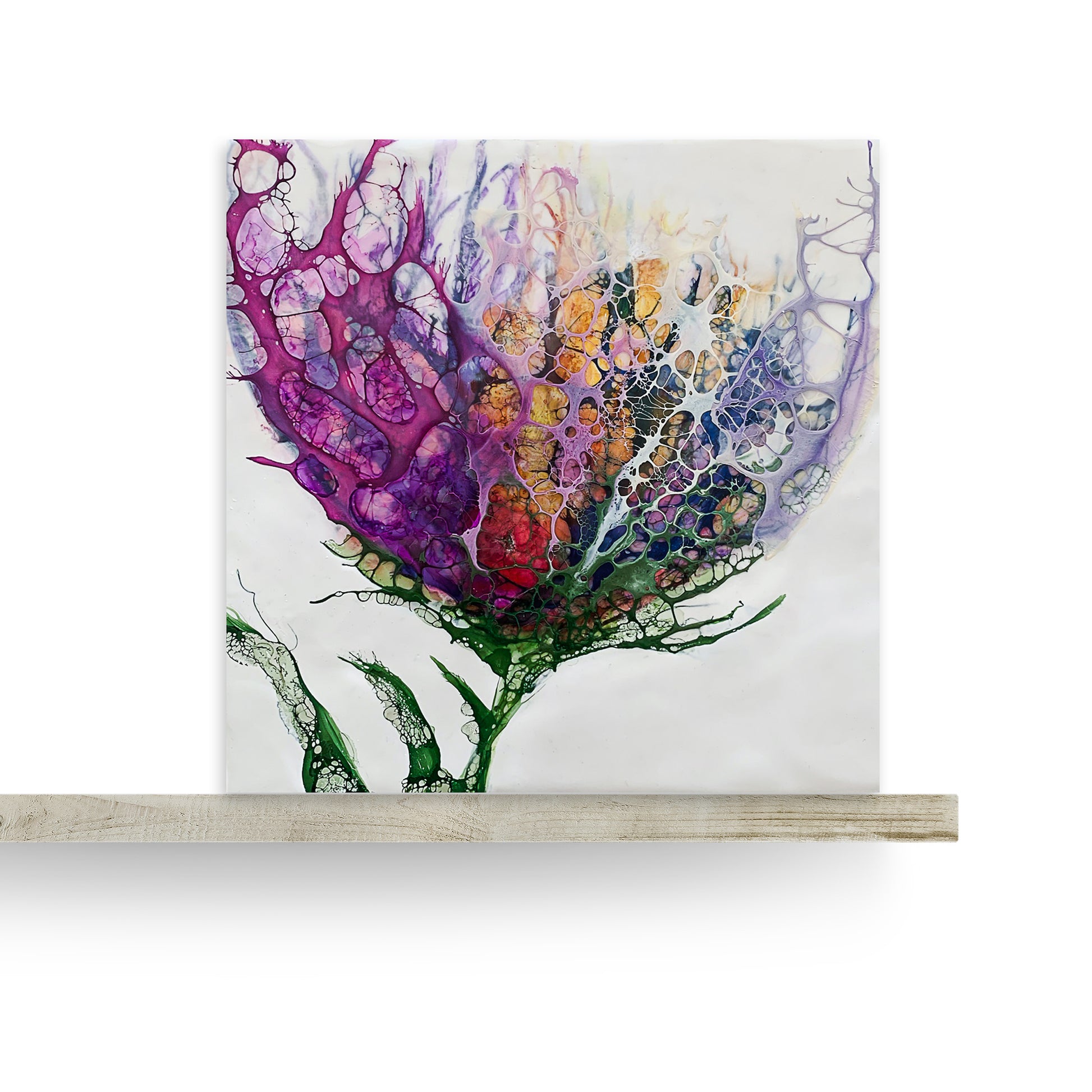 Enkaustik Blumenbild Kunstwerk mit violetten Blumen auf einem Sideboard dekoriert